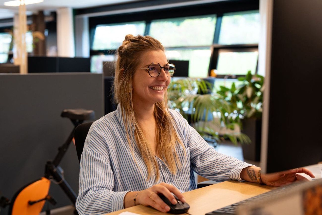 Emilie on the computer