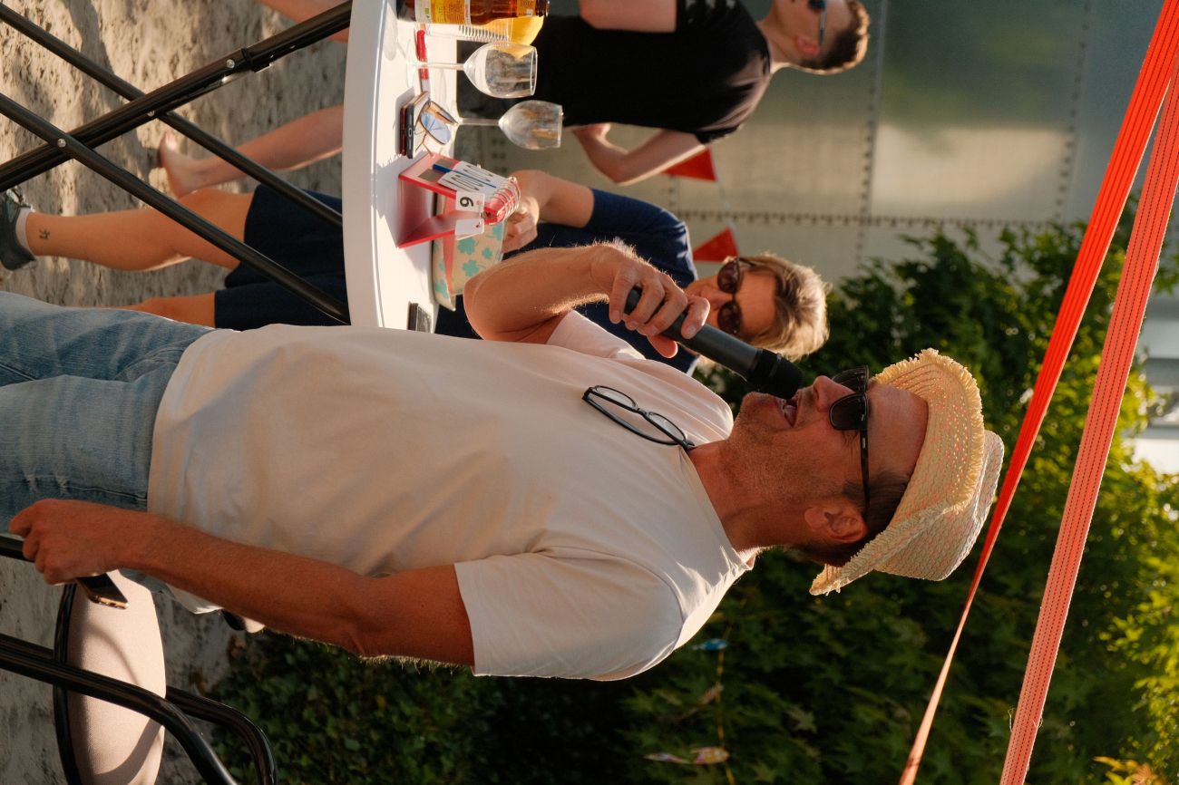 Jurgen tijdens het volleybaltoernooi